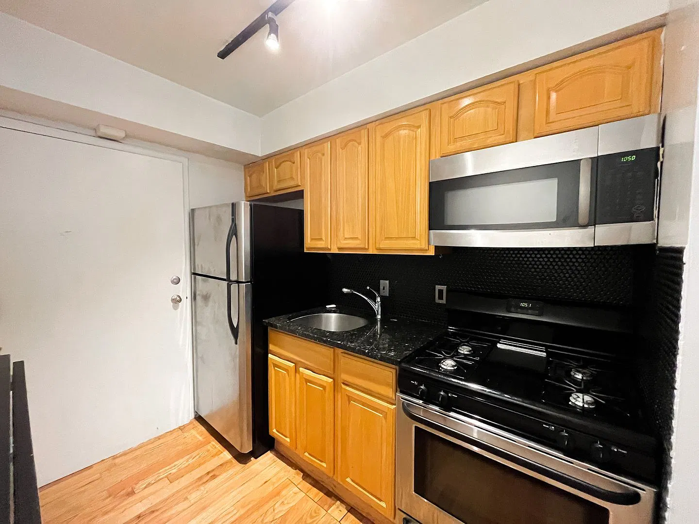 2000/2100 Christian St. Apartments — Photo 1