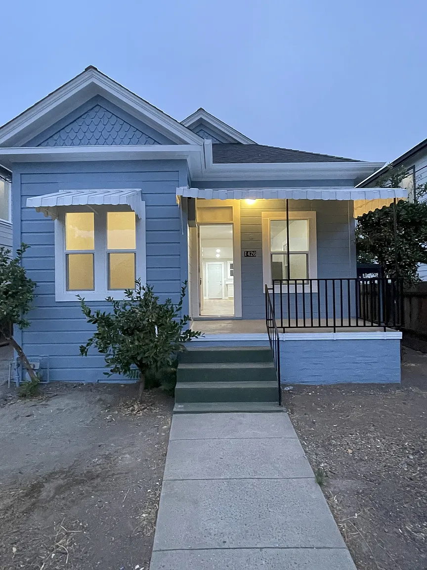 1426 Sanborn Ave photo 1
