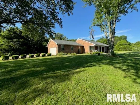 13866 E Jaycee Lake Ln, Mount Vernon, IL 62864