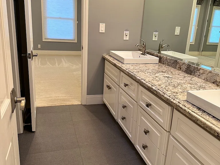 2040 Forest View Ave — Photo 8