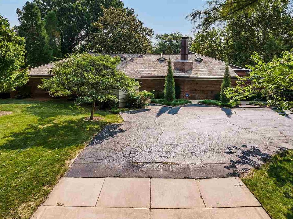 1st image of 546 N Stratford Ln
