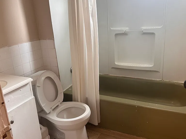 77 Hazelwood Ave #2 — Photo 8