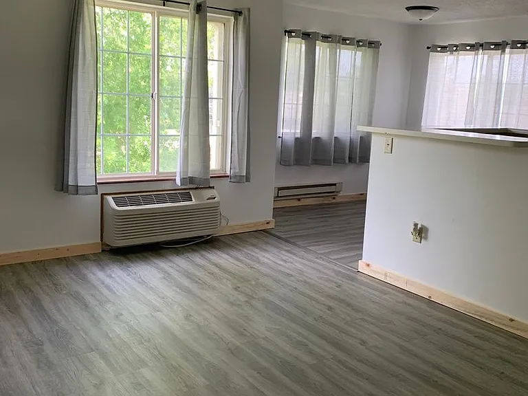 Hillcrest Apts — Photo 1