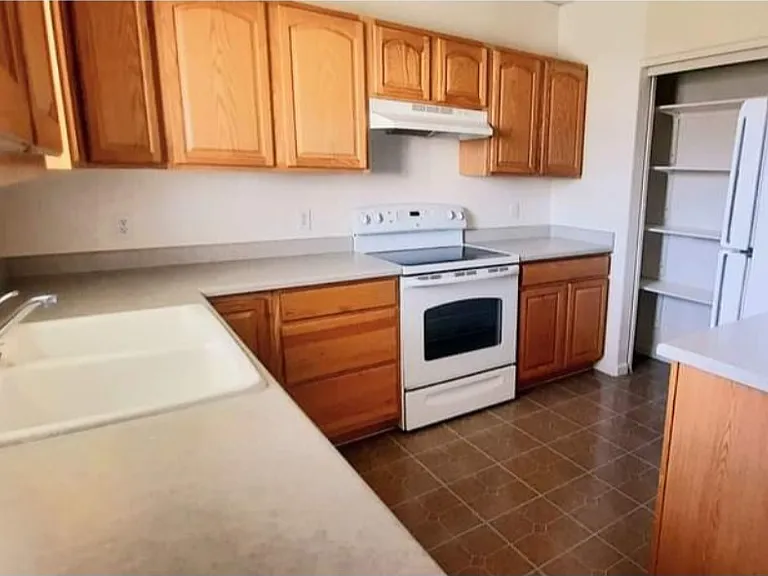 2832 Maverick Dr — Photo 3