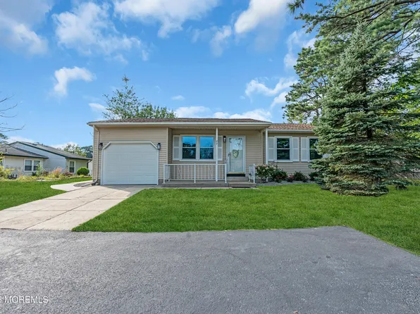 29 Hummingbird Lane, Whiting, NJ 08759