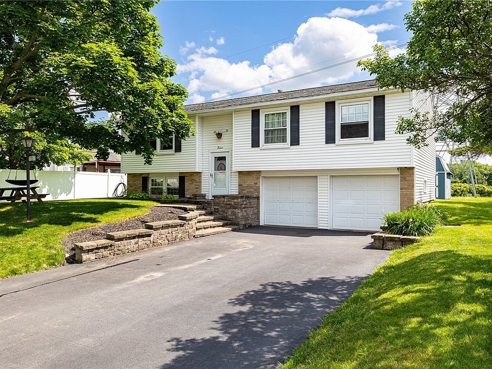1st image of 11 Wickwine Ln