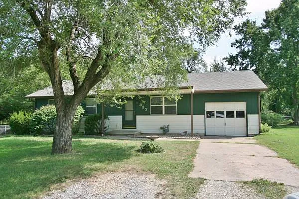 327 W 10th St