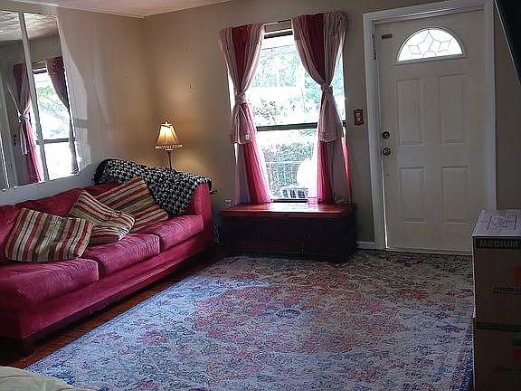 2nd image of 604 Wisteria Ave