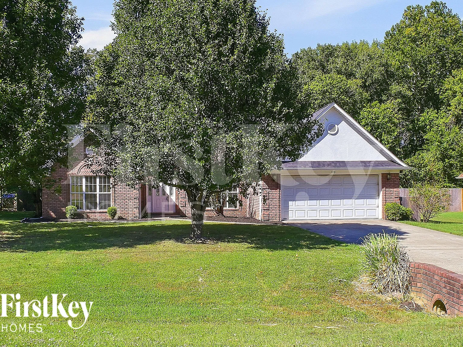 4 bed, 2.0 bath, 2212 sqft, $2,375 — Photo 1