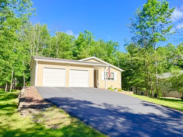 1020 Arrowhead Ct, Lake Ariel, PA 18436