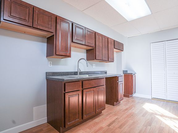 4th image of 1584 N Clybourn Ave #3