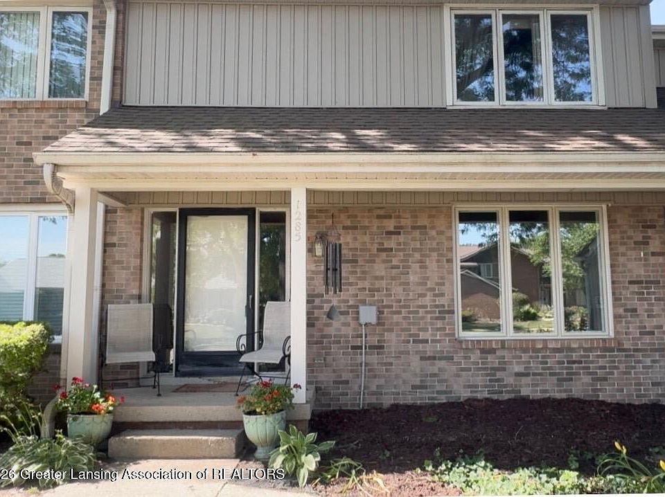 1st image of 1285 Chartwell Carriage Way N