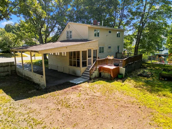 26 Sunset Rd, Dracut, MA 01826