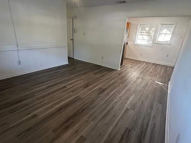 330 Meadowbrook Ln — Photo 3