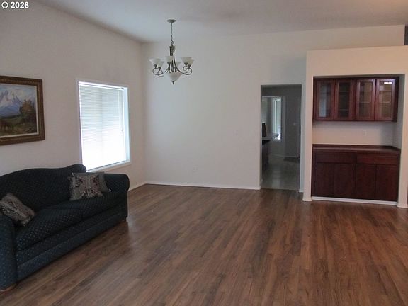 3rd image of 1144 E Main St