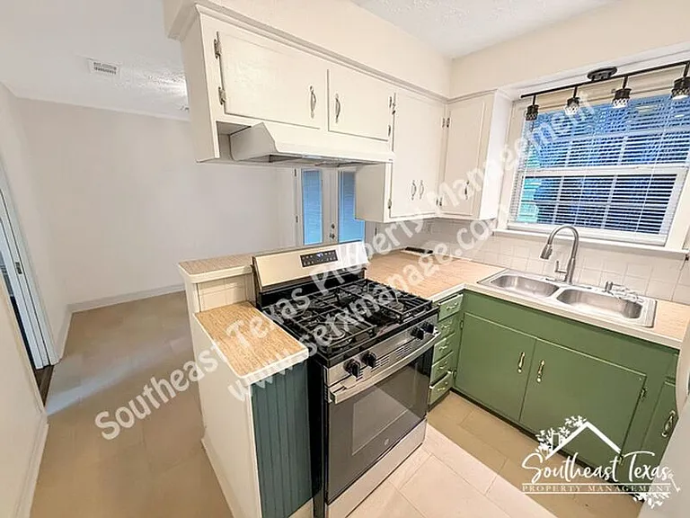 812 S 6th St — Photo 5