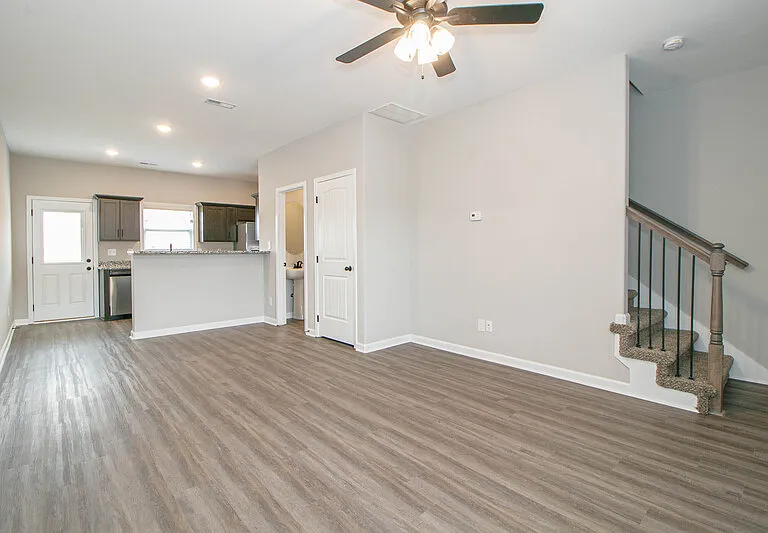 1115-A7 Hillwood Dr — Photo 2