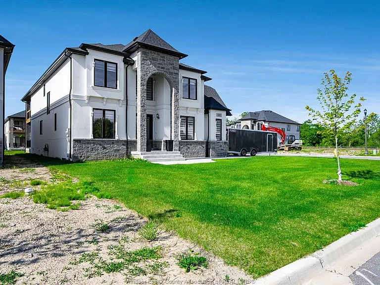 210 Cowan Ct — Photo 29