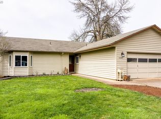 1361 S 7th St, Cottage Grove, OR 97424