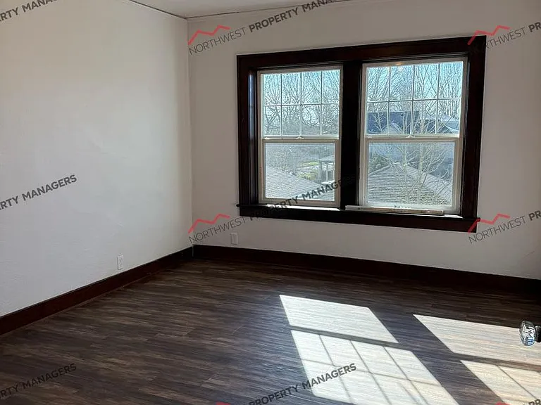509 N Rock St — Photo 4