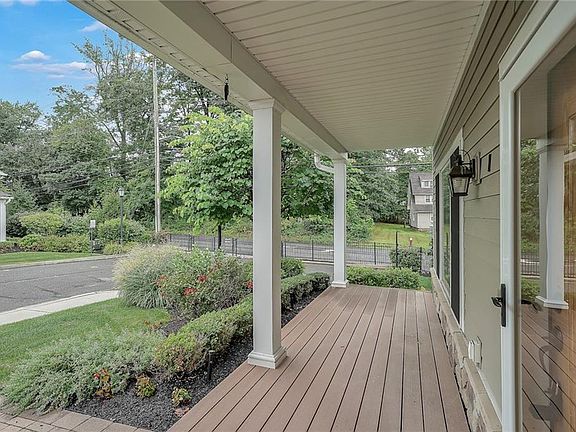 5th image of 1 Avner Ln