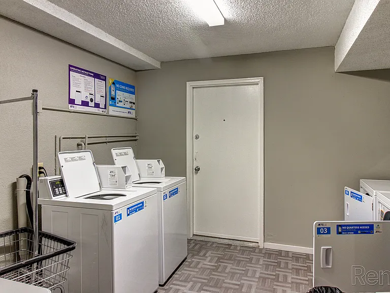 Crossroads Village Apartments — Photo 14