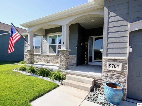 9704 Pintail Dr, Papillion, NE 68046