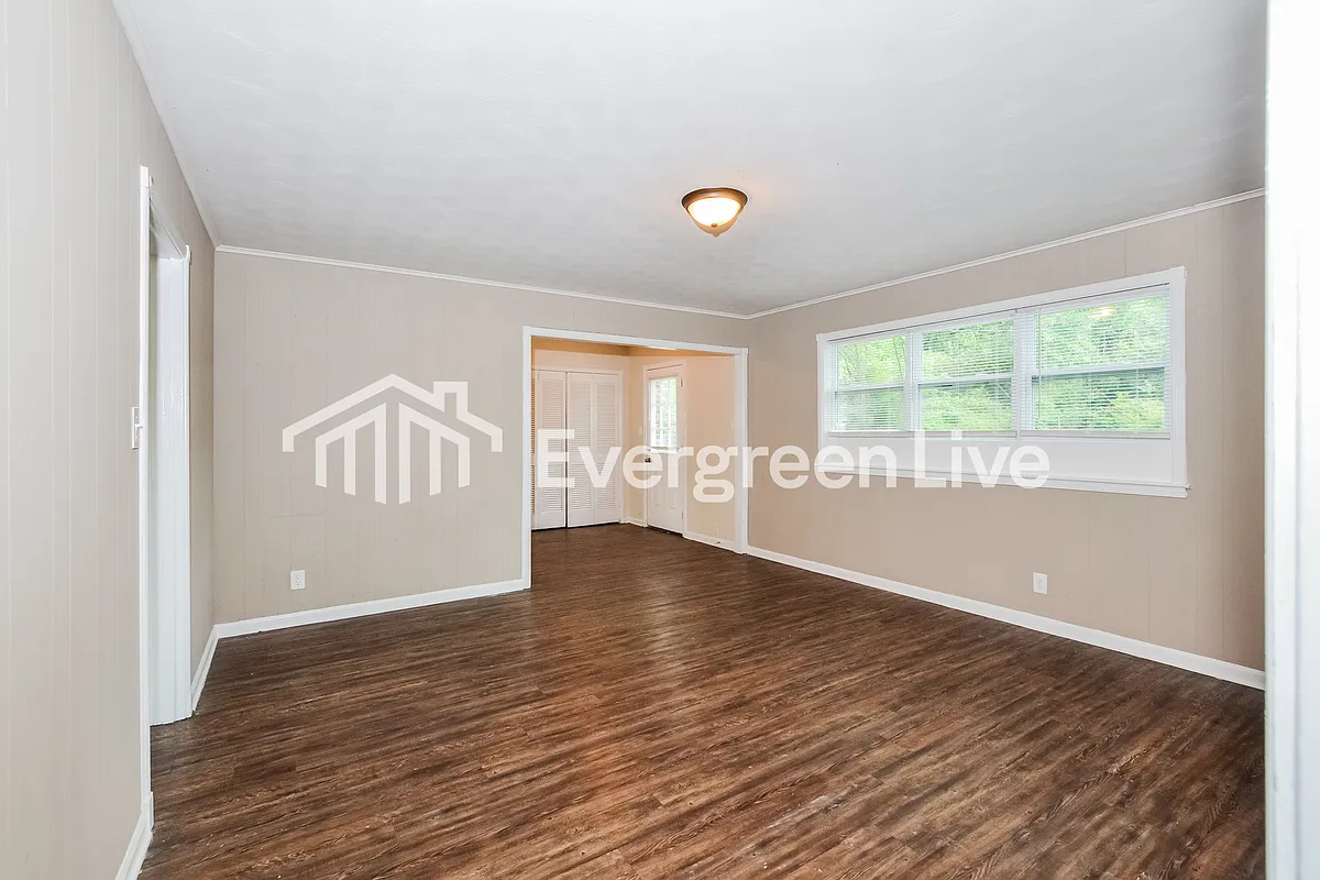 Building Photo - 4793 Summerview Ave