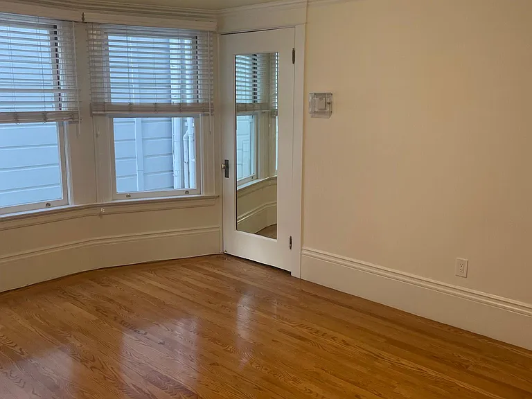 2440 Van Ness Ave — Photo 5