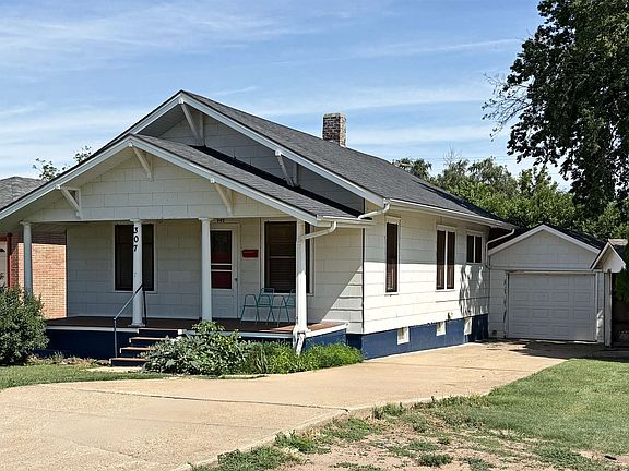 3rd image of 307 E 15th St