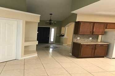 4th image of 568 SW Ryan Ave #0