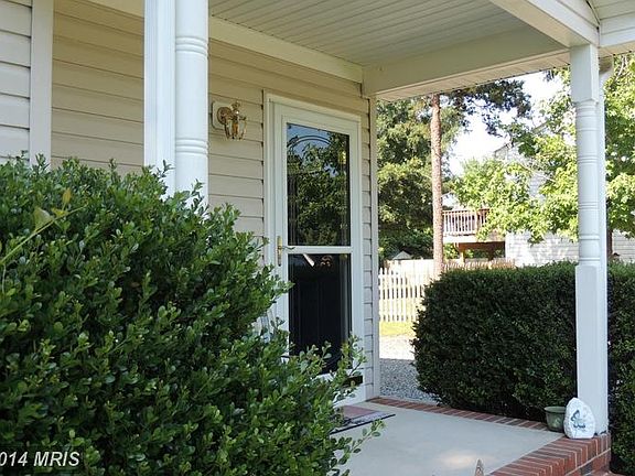 2nd image of 8402 Glenmont Dr