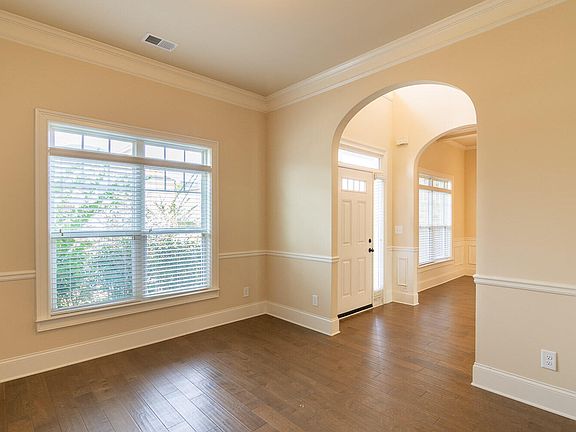 4th image of 1037 Dietrich Ln