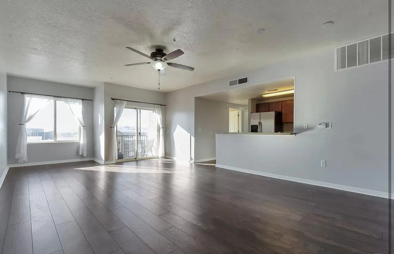 3 bed, 1200 sqft, $1,900 — Photo 3