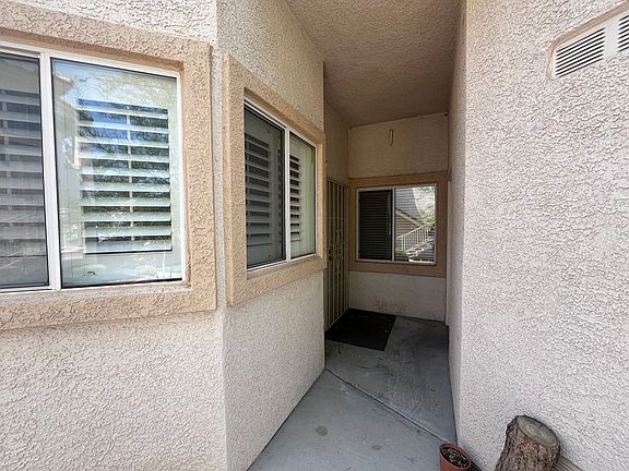 4th image of 855 N Stephanie St Unit 1511