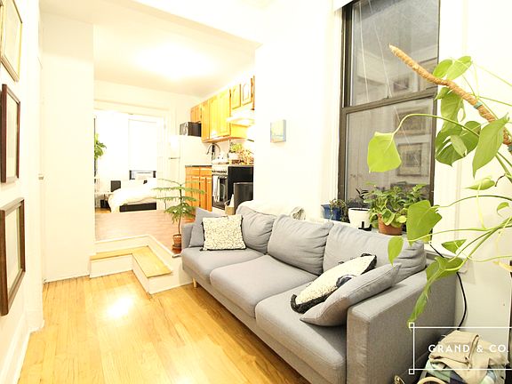 3rd image of 120 Mac Dougal St #18
