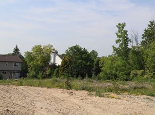 4682 Applewood Ct, Rochester, MI 48306