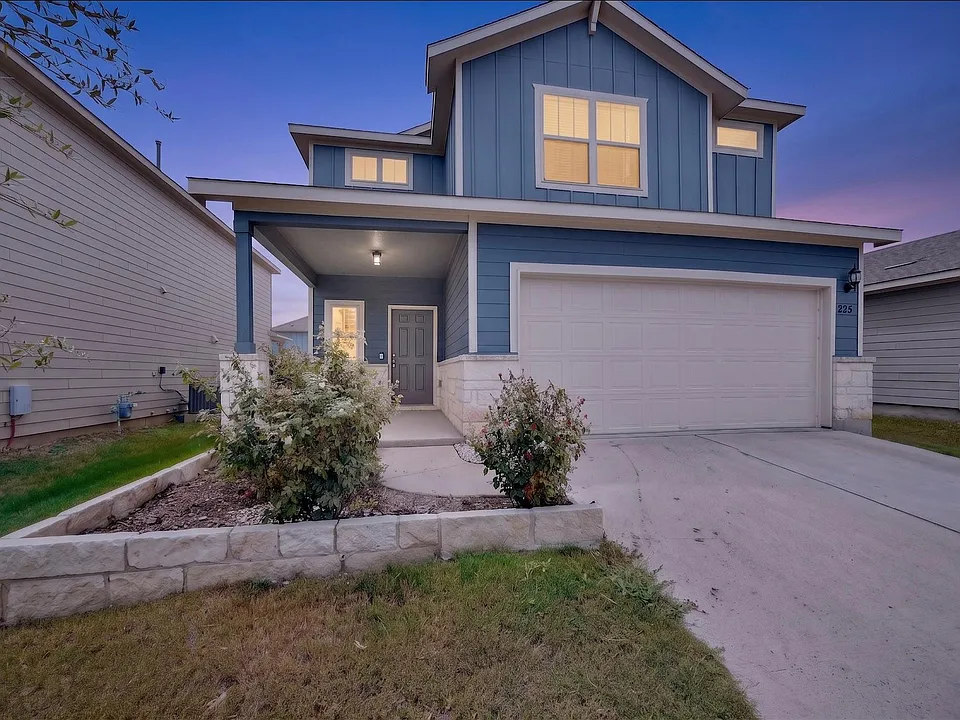 225 English Oak St