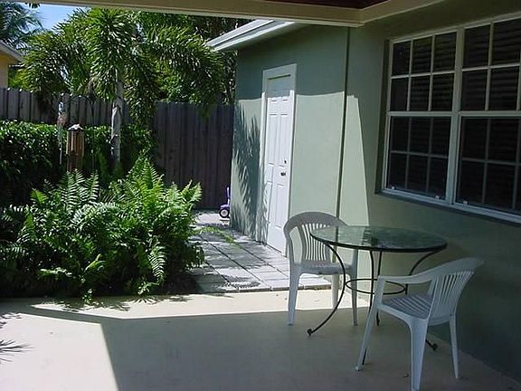 3rd image of 904 W Kalmia Dr