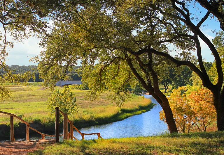 Spring-fed Onion Creek runs through Caliterra Subdivision offering fishing, kayaking, and paddleboarding. Use the HOA kayaks and paddleboards.