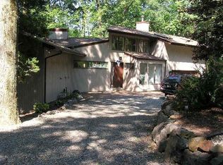 31 Oakridge Ln, Watchung, NJ 07069