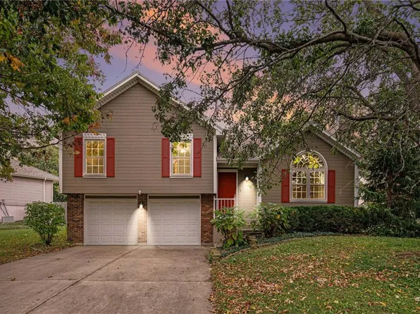 633 Taylor Dr, Liberty, MO 64068