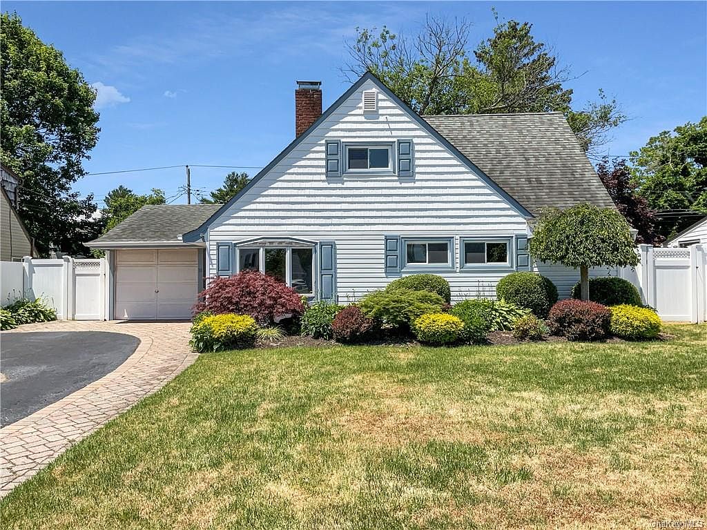 28 Cloister Lane, Hicksville, NY 11801 Zillow