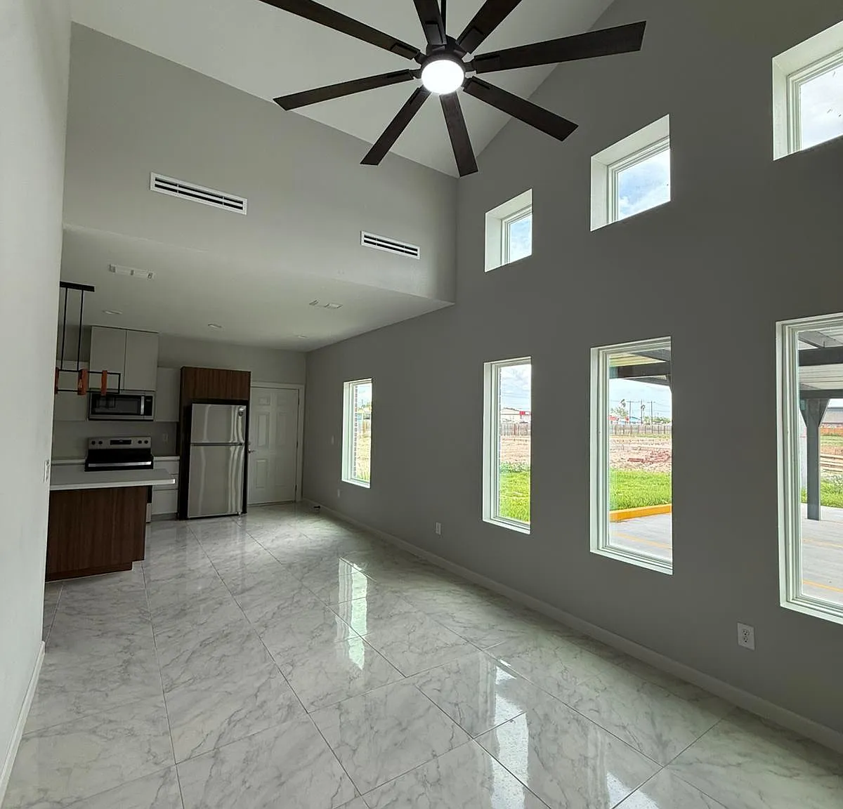 2 bed, 1000 sqft, $1,200 — Photo 2