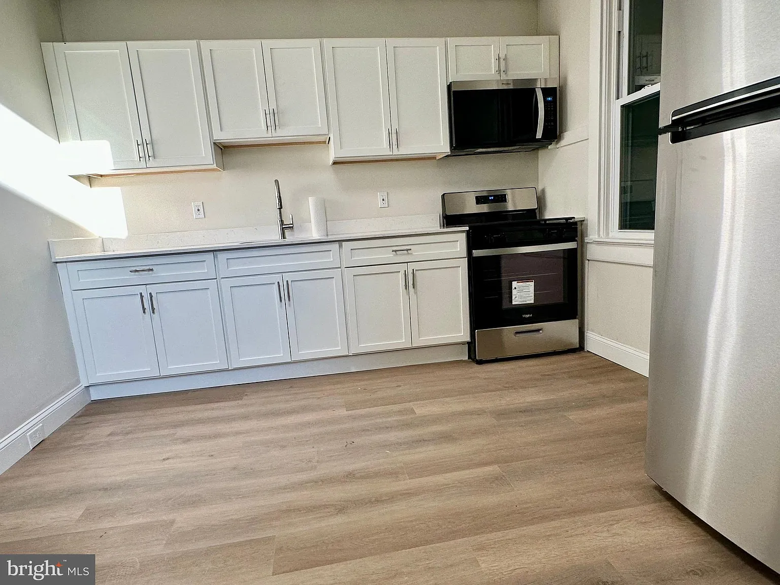 3 bed, 1.5 bath, 1488 sqft, $2,200 — Photo 4