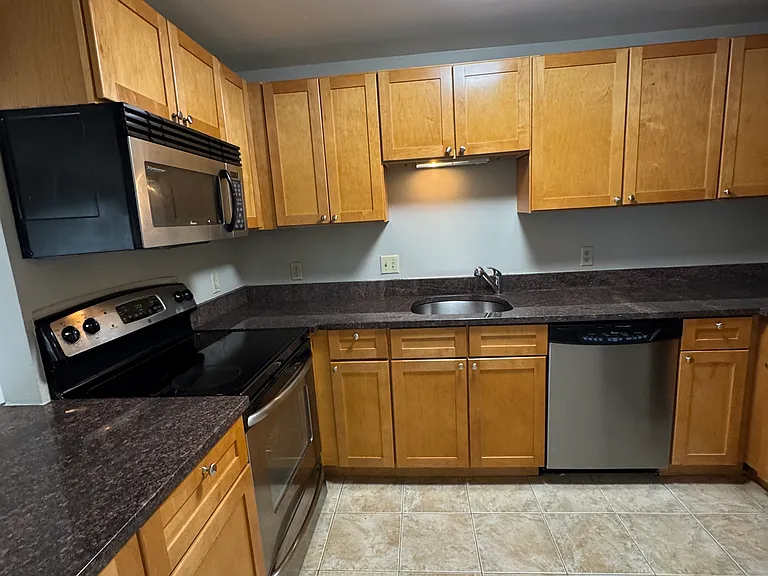 1151 Beacon St — Photo 4