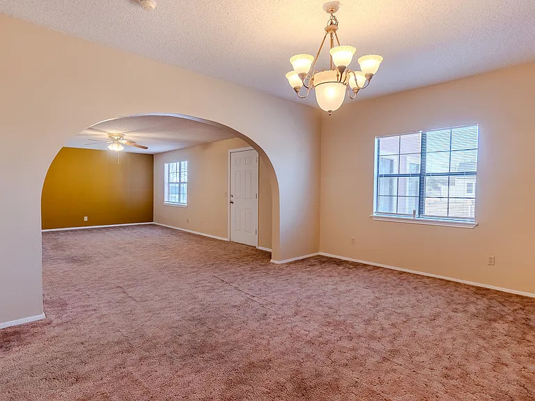 1121 Wallace St — Photo 3