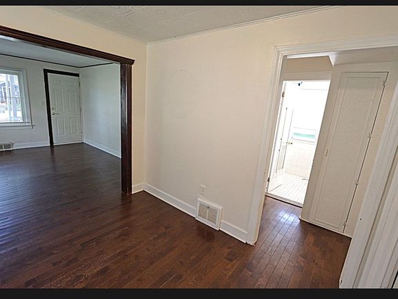 5th image of 28305 Glasgow St