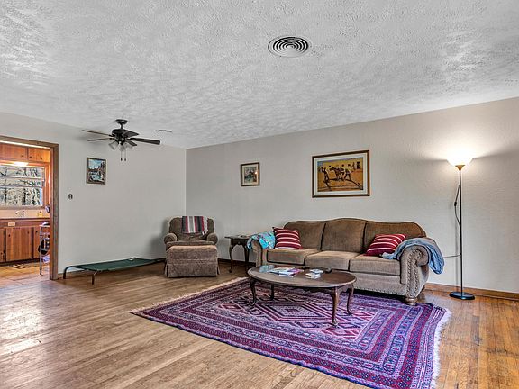 3rd image of 407 Walton Dr