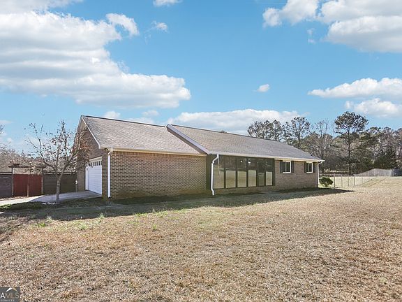 3rd image of 654 Conyers Rd